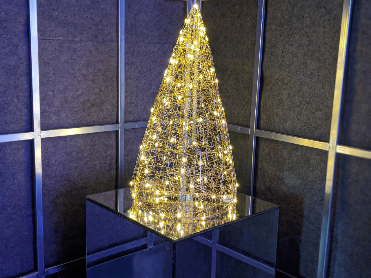 Елка металлическая с гирляндой, железная, лофт, loft, питание от USB, 100 LED, 38 см., настольная 5892
Елка металлическая с гирляндой, железная, лофт, loft, питание от USB, 100 LED, 38 см., настольная 5892