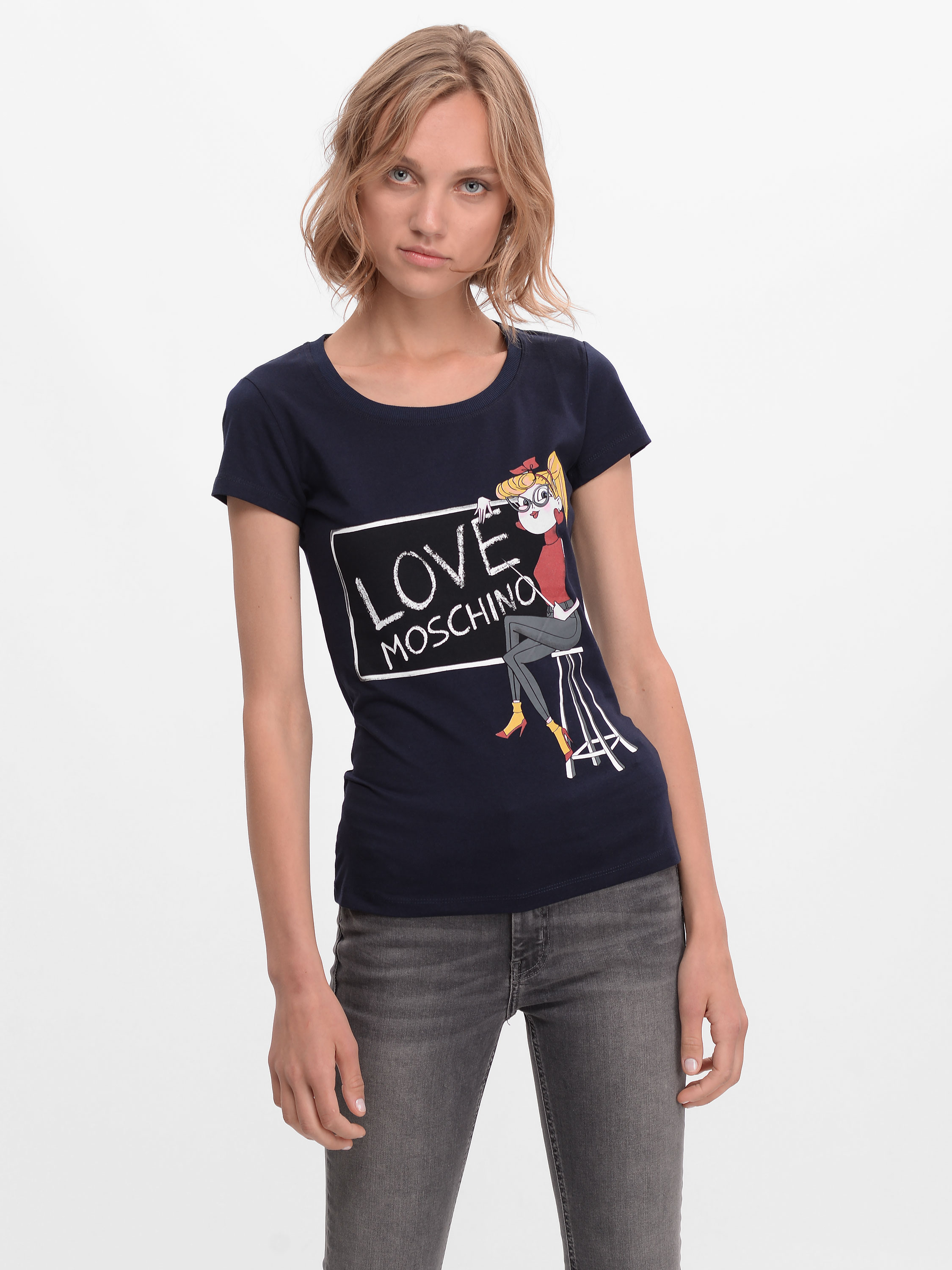Футболка Love Moschino 9655.1 36 () Темно-синяя, Футболка Love Moschino 9655.1 36 (XS) Темно-синяя
Футболка Love Moschino 9655.1 36 () Темно-синяя, Футболка Love Moschino 9655.1 36 (XS) Темно-синяя