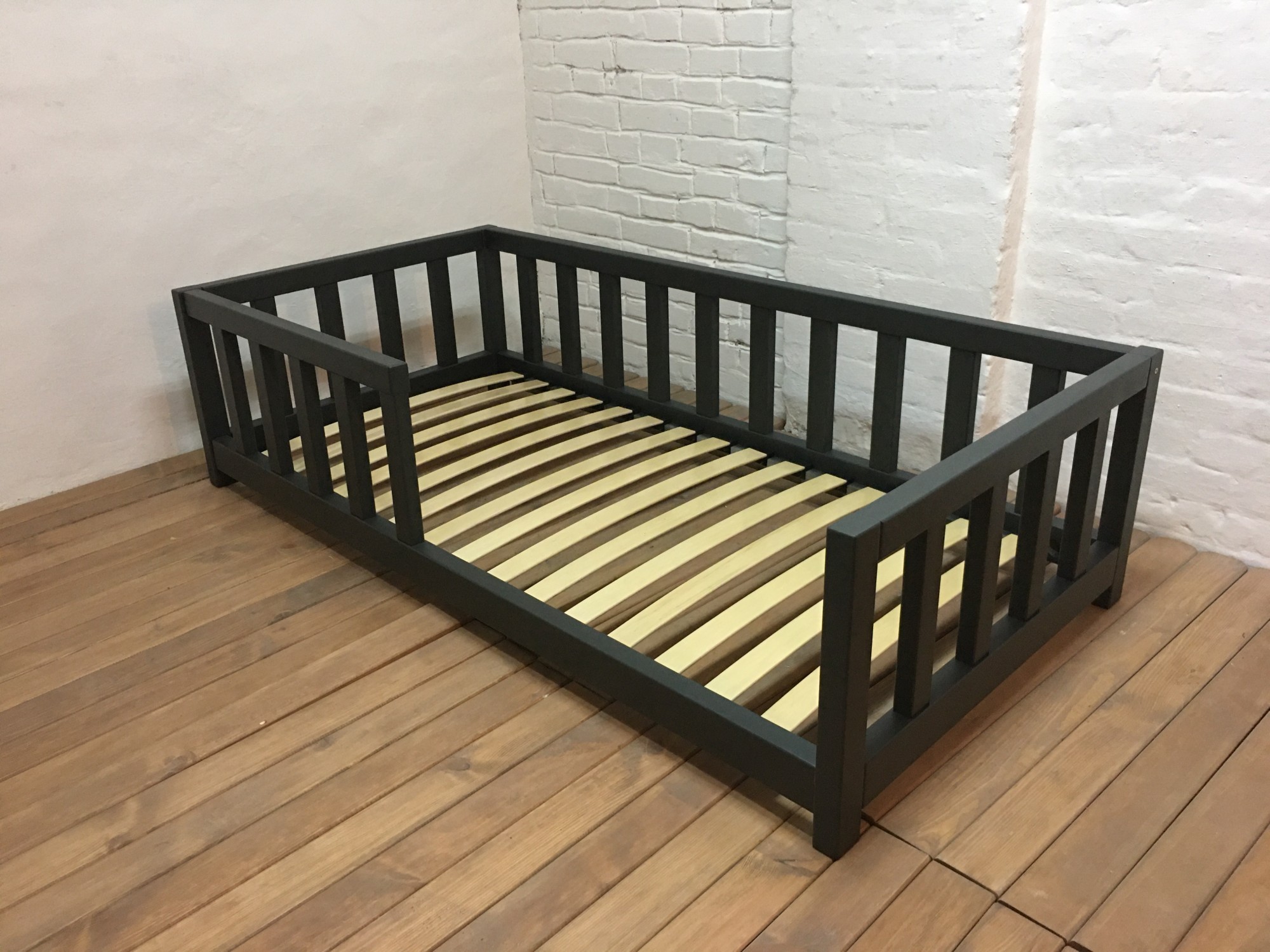 Детская кроватка WoodHouse 1900х800 с защитным бортиком серый графит натуральное дерево напольная
Детская кроватка WoodHouse 1900х800 с защитным бортиком серый графит натуральное дерево напольная