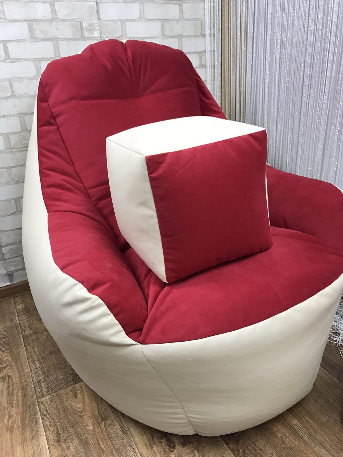 Кресло - груша "Elegant" Кресло Boss Эко кожа белая + велюр красный ХL 100 см х 95 см
Кресло - груша "Elegant" Кресло Boss Эко кожа белая + велюр красный ХL 100 см х 95 см