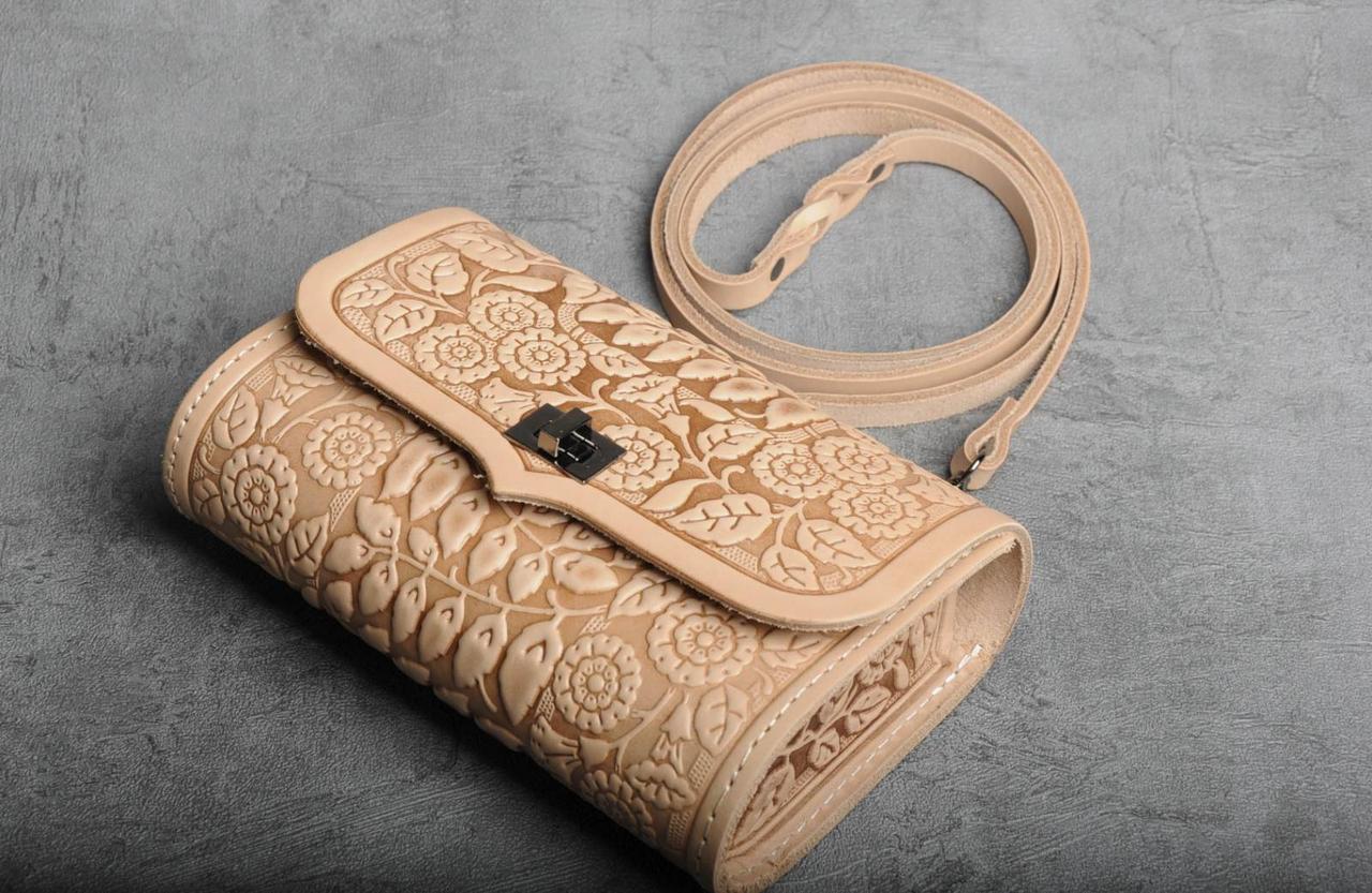 Женская кожаная сумочка-клатч тиснение Boxwell ld-61 beige на плечо, на пояс, бежевая
Женская кожаная сумочка-клатч тиснение Boxwell ld-61 beige на плечо, на пояс, бежевая