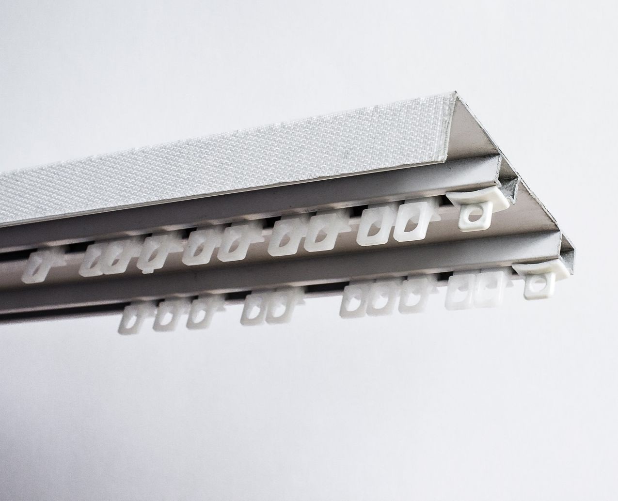 Карниз алюминиевый потолочный двухрядный с липучкой "ДЕКО" 425 см
Карниз алюминиевый потолочный двухрядный с липучкой "ДЕКО" 425 см