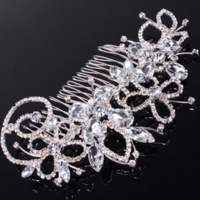 Гребень Кристальная бабочка DiaDemaGrand Серебряный с белым камнем (0081591-15-2)
Гребень Кристальная бабочка DiaDemaGrand Серебряный с белым камнем (0081591-15-2)