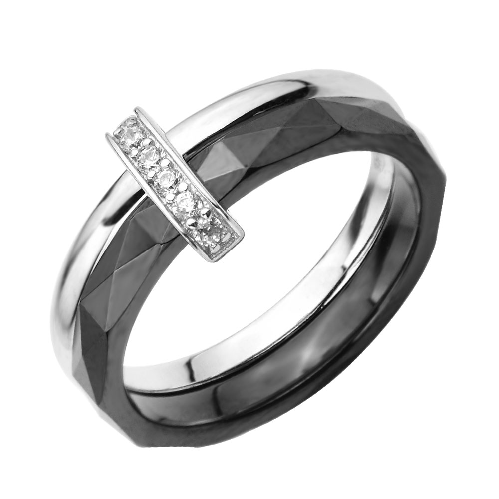 Кольцо из черной керамики и серебра с фианитами 000131766 б/р размера 
Кольцо из черной керамики и серебра с фианитами 000131766 б/р размера