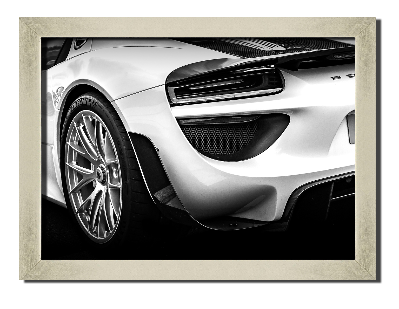 Silver frame картина на файн-арт бумаге спортивный авто Porsche 918 Порше Hotel Arizona HD 31 см x 41 см
Silver frame картина на файн-арт бумаге спортивный авто Porsche 918 Порше Hotel Arizona HD 31 см x 41 см