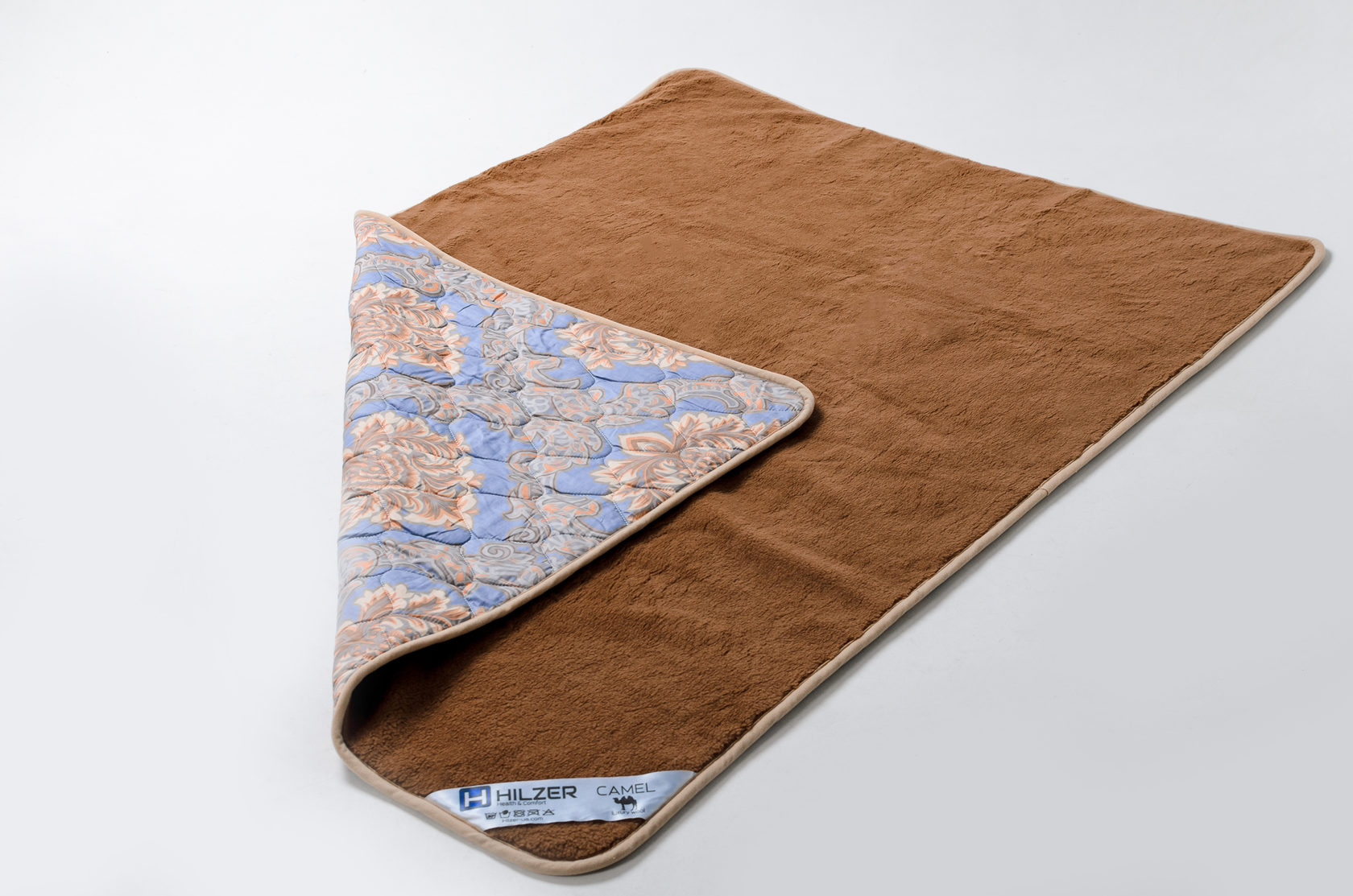 Одеяло из шерсти верблюда и натурального хлопка 140х200 CAMEL/SATIN Hilzer Коричневый/Синий с принтом
Одеяло из шерсти верблюда и натурального хлопка 140х200 CAMEL/SATIN Hilzer Коричневый/Синий с принтом