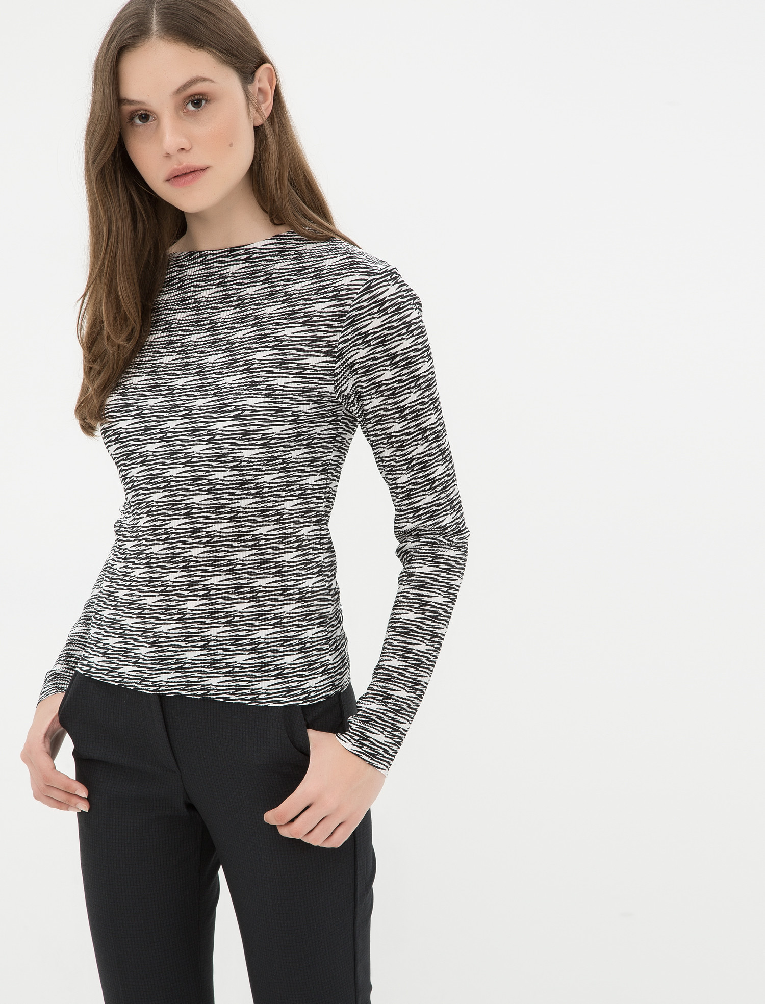 Лонгслив Koton 7KAK18497OK S Black Design
Лонгслив Koton 7KAK18497OK S Black Design