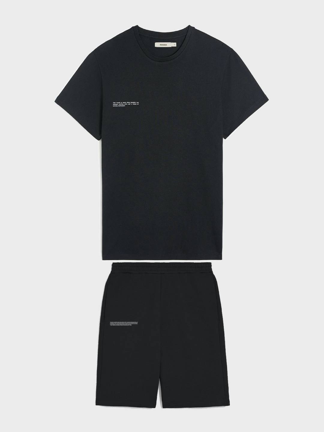 Облегченный мужской oversized костюм (футболка и шорты) из органического хлопка The Pangaia Lightweight Organic Cotton Suit Black черный S
Облегченный мужской oversized костюм (футболка и шорты) из органического хлопка The Pangaia Lightweight Organic Cotton Suit Black черный S