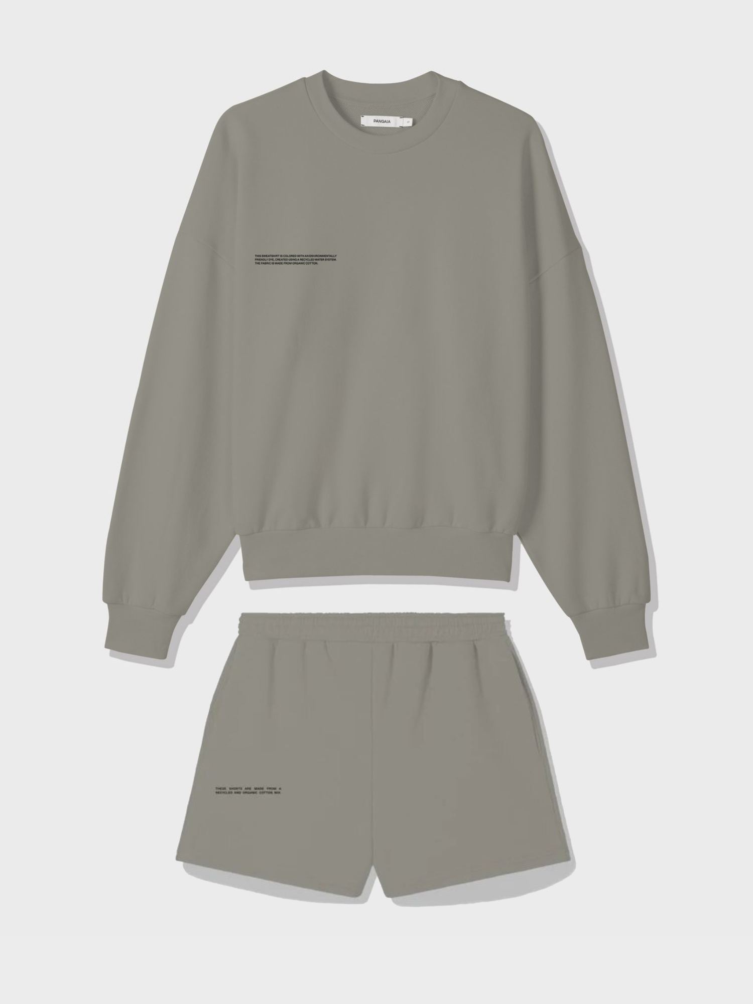 Облегченный женский oversized костюм (свитшот и шорты) из органического хлопка The Pangaia Lightweight Organic Cotton Suit Dark Gray темно-серый XL
Облегченный женский oversized костюм (свитшот и шорты) из органического хлопка The Pangaia Lightweight Organic Cotton Suit Dark Gray темно-серый XL