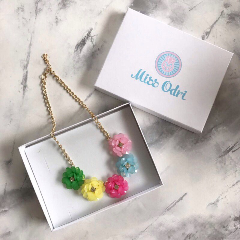 Колье Miss Odri "Sofi" женское золотистое с цветными цветами + подарочная упаковка 
Колье Miss Odri "Sofi" женское золотистое с цветными цветами + подарочная упаковка