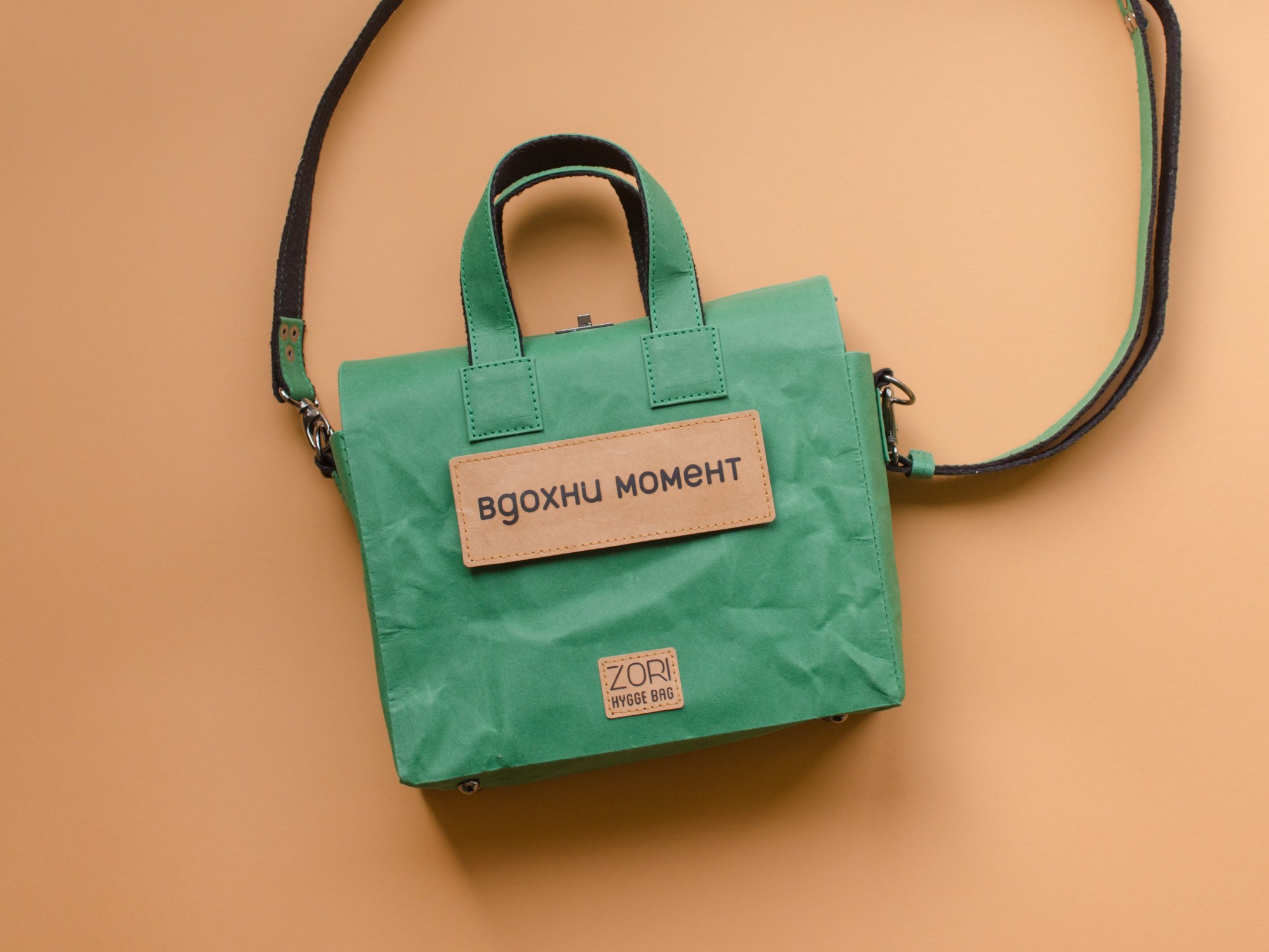 Сумка Zori Hygge Bag VIRGO из текстильного крафта 22,5 х 19 х 8 см Зелёная с Пином H05ZP
Сумка Zori Hygge Bag VIRGO из текстильного крафта 22,5 х 19 х 8 см Зелёная с Пином H05ZP