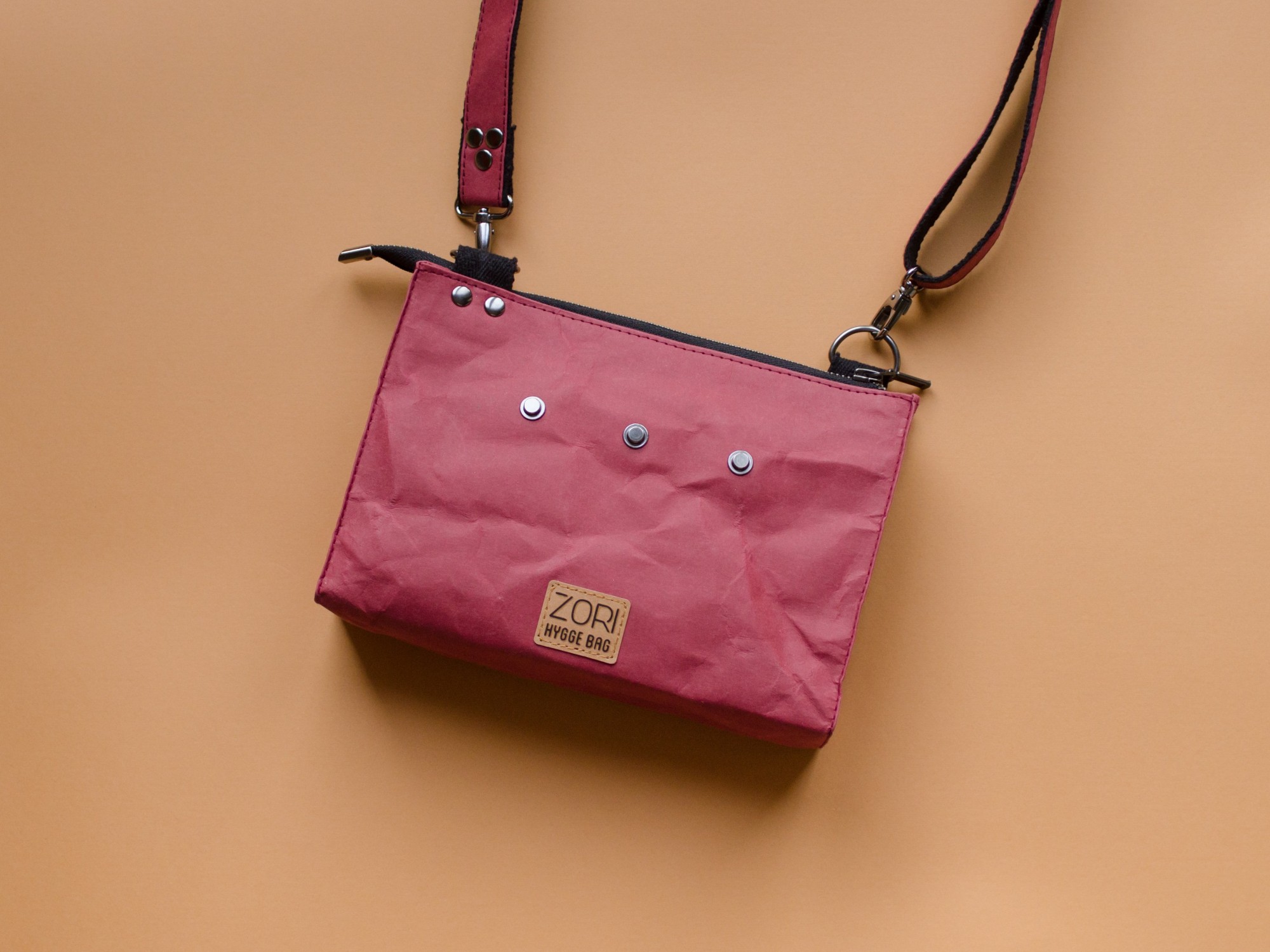 Сумка Zori Hygge Bag COLUMBA из текстильного крафта 21 х 15 х 6 см Бордовая H01B
Сумка Zori Hygge Bag COLUMBA из текстильного крафта 21 х 15 х 6 см Бордовая H01B