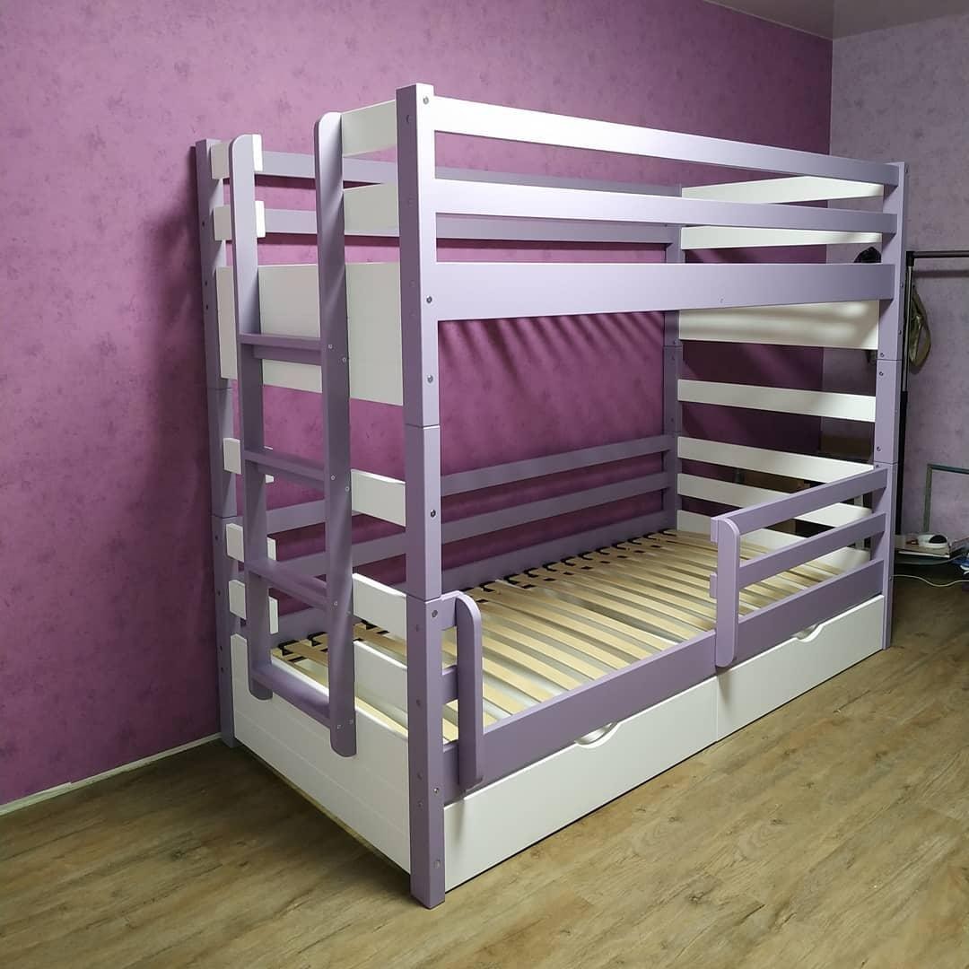 Кровать двухъярусная RainbowDream Маркус 80х200 см бело-сиреневый массив ольхи, с ящиками и бортом
Кровать двухъярусная RainbowDream Маркус 80х200 см бело-сиреневый массив ольхи, с ящиками и бортом