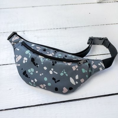 Сумка бананка на пояс BUMBAG Мозаика серая Present бананка поясная сумка на пояс c принтом серая
Сумка бананка на пояс BUMBAG Мозаика серая Present бананка поясная сумка на пояс c принтом серая
