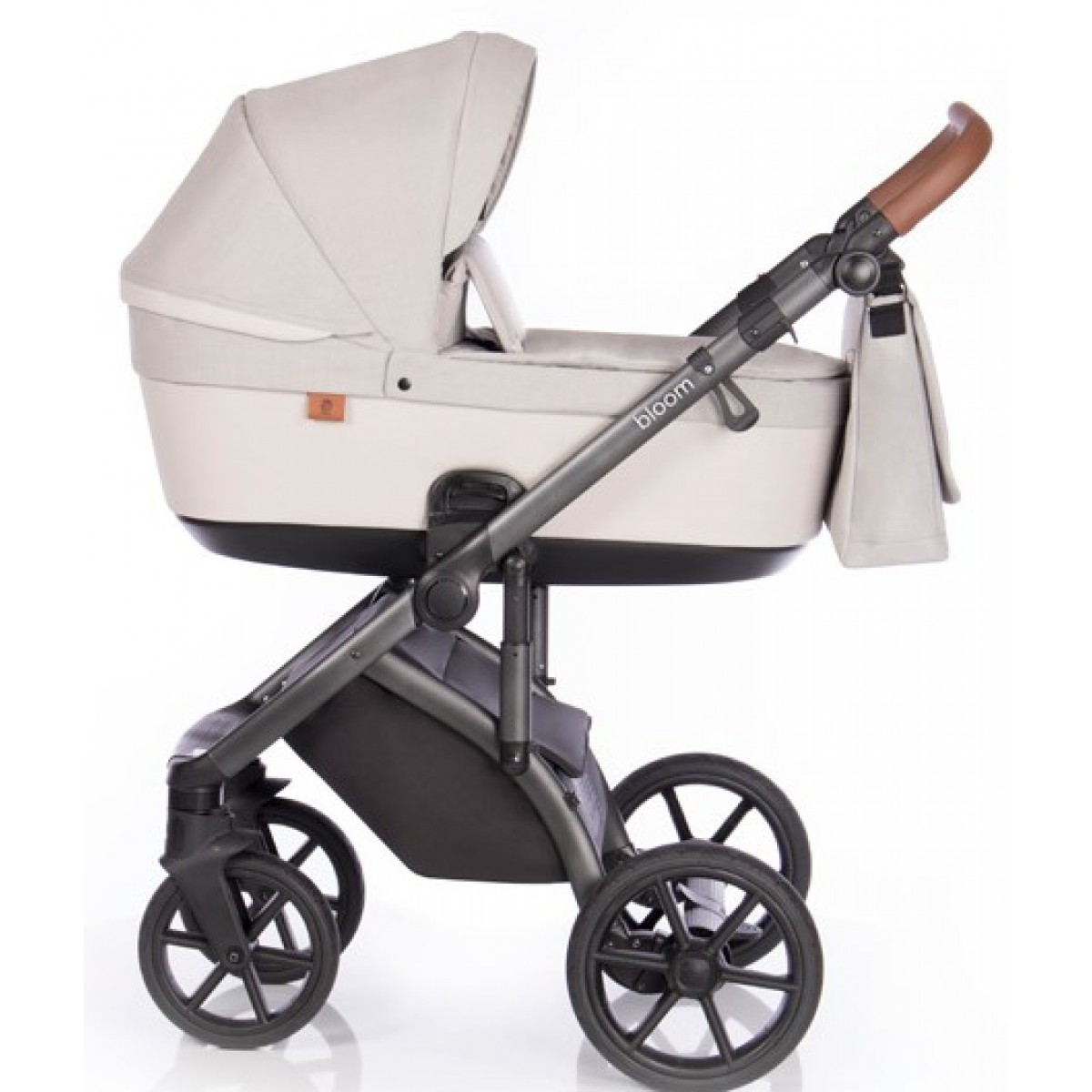 Коляска универсальная 2 в 1 Roan Bloom Ivory с багажной корзиной и двойной амортизацией + сумка для мамы
Коляска универсальная 2 в 1 Roan Bloom Ivory с багажной корзиной и двойной амортизацией + сумка для мамы