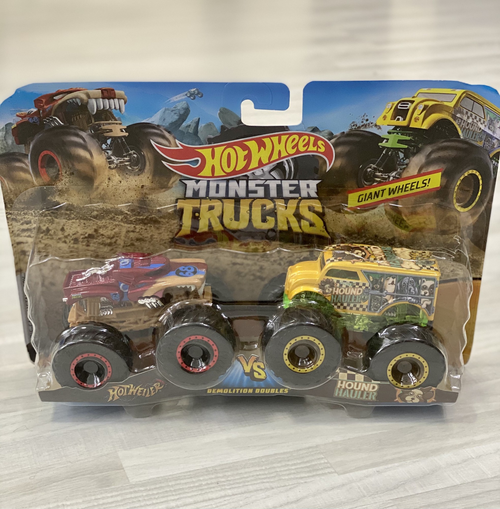 Набор машинок Monster Trusk Hot Wheels - монстр трак Hotweiler & Hound Hauler 1:64
Набор машинок Monster Trusk Hot Wheels - монстр трак Hotweiler & Hound Hauler 1:64
