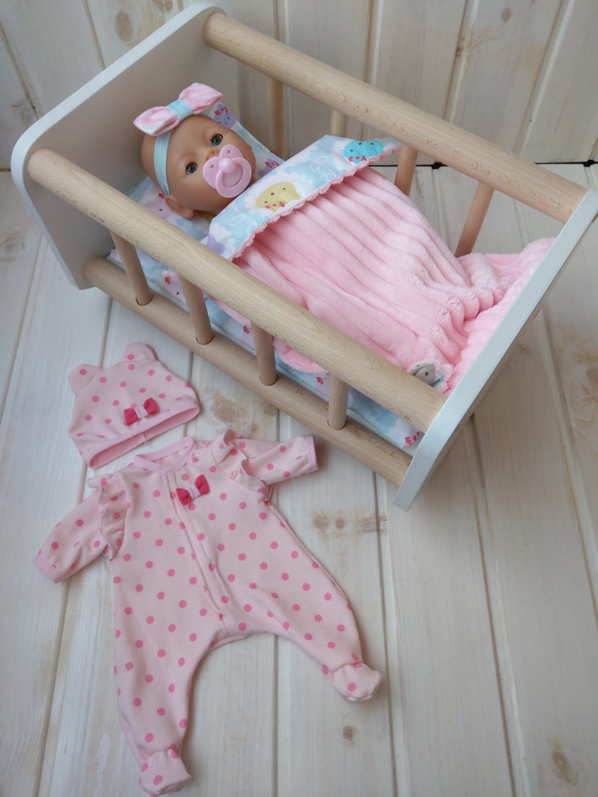 Кроватка-качалка для куклы Беби Берн с постелью и комплектом одежды Toys Ручная работа (25)
Кроватка-качалка для куклы Беби Берн с постелью и комплектом одежды Toys Ручная работа (25)