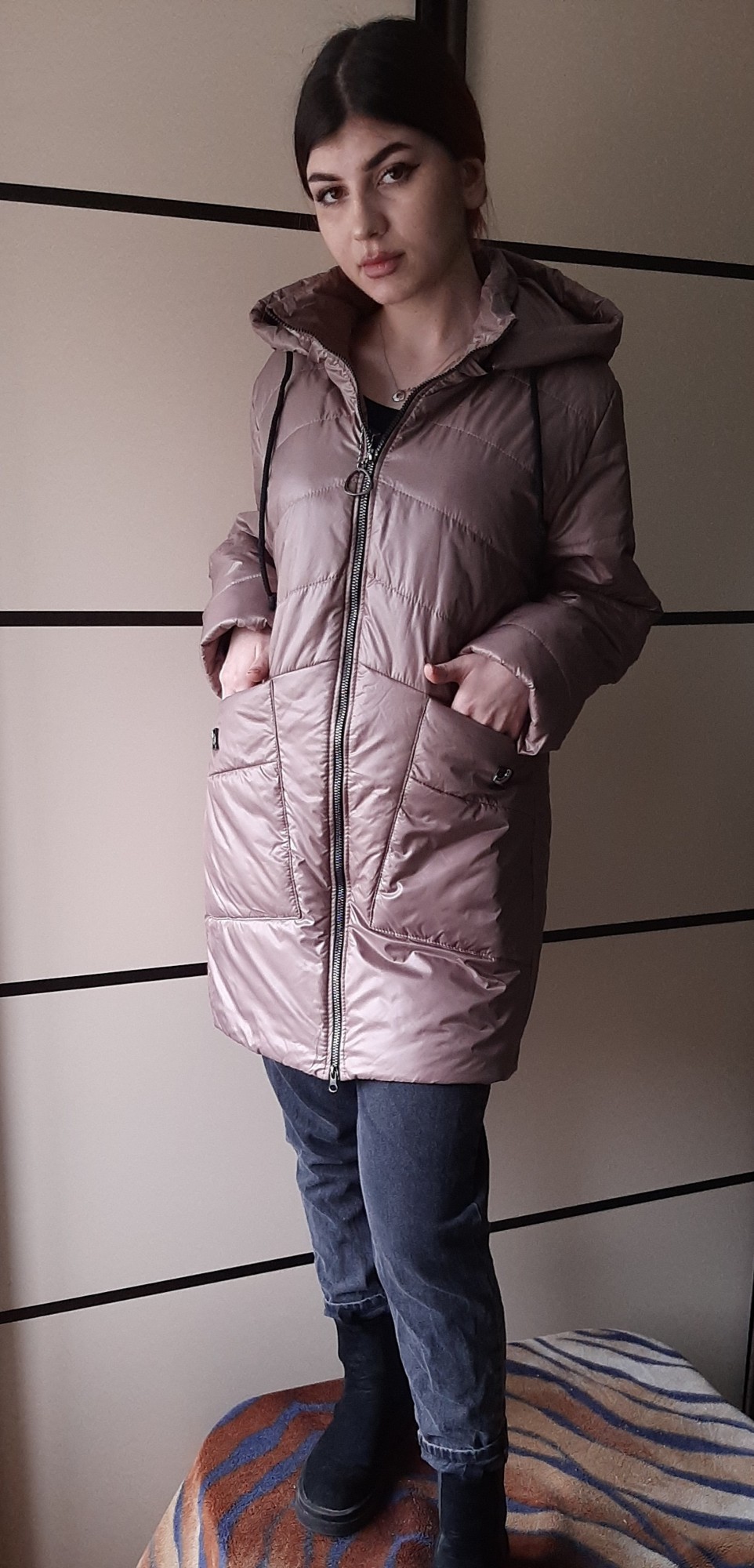 Стильна демісезонна жіноча куртка з капюшоном До колін N&T 204 Одяг великих великих розмірів Розмір 62 Кава 
Стильна демісезонна жіноча куртка з капюшоном До колін N&T 204 Одяг великих великих розмірів Розмір 62 Кава