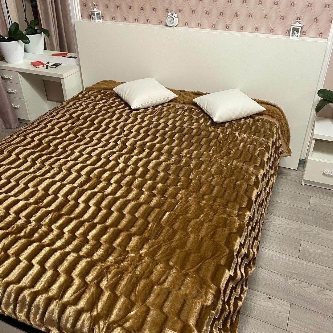 Мягкий двухсторонний плед покрывало Норка 220х240 см в подарочной упаковке (Молочный шоколад)
Мягкий двухсторонний плед покрывало Норка 220х240 см в подарочной упаковке (Молочный шоколад)