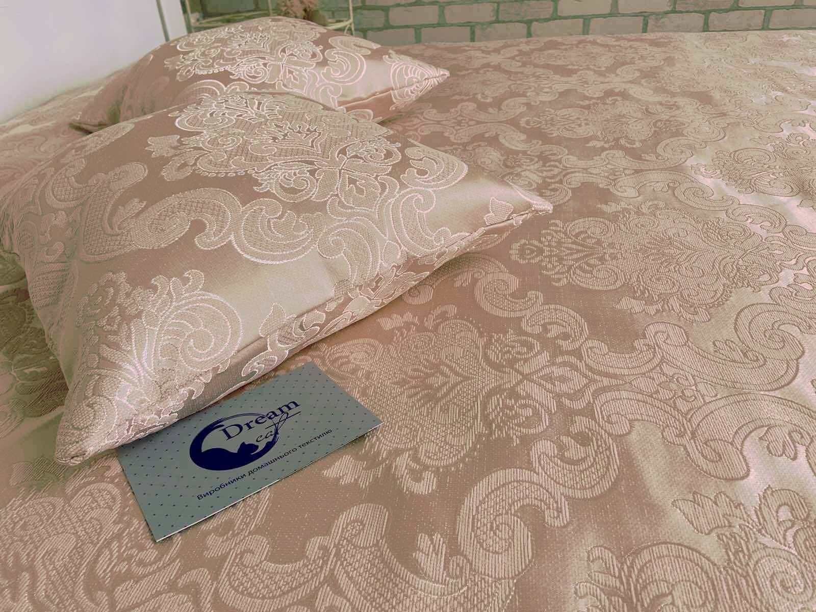 Покрывало Dreamcat c жаккардовым плетением Ночь клеопатры 235см*225см. Пара наволочек (40смх40см)
Покрывало Dreamcat c жаккардовым плетением Ночь клеопатры 235см*225см. Пара наволочек (40смх40см)