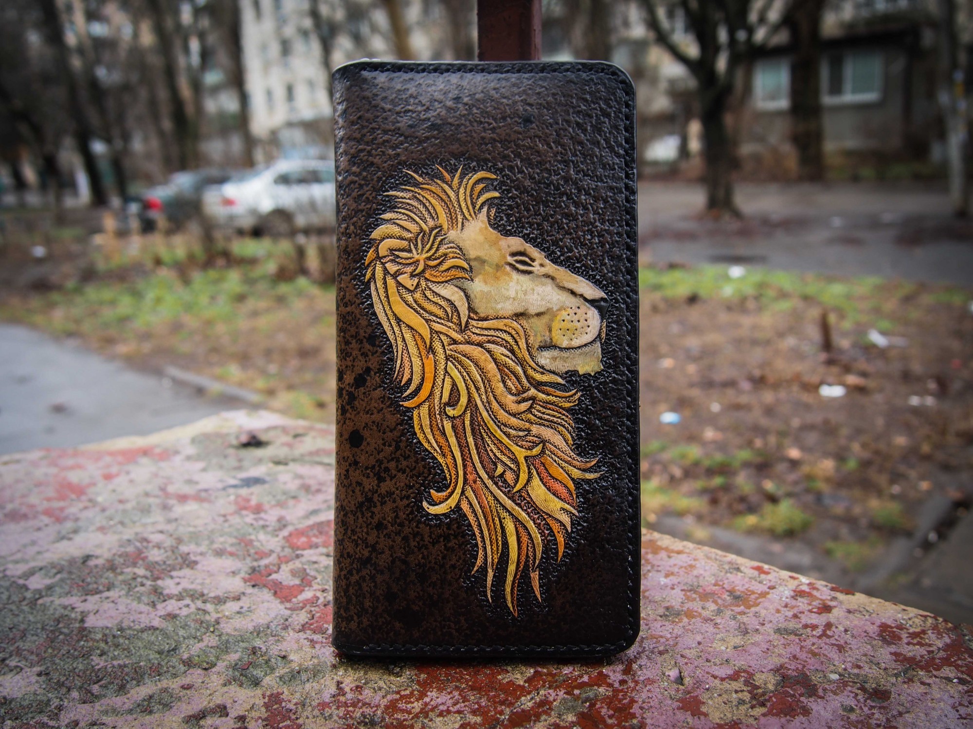 Мужской кожаный кошелек Smyrnov Leather на молнии лев 20 x 11 x 2 см темно-коричневый
Мужской кожаный кошелек Smyrnov Leather на молнии лев 20 x 11 x 2 см темно-коричневый