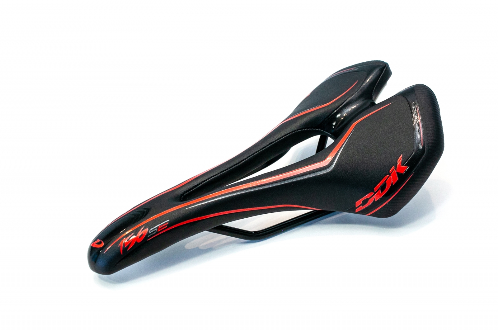 Седло спортивное с отверстием рельсы Cr-Mo 275*139 DDK R156 SE (черный с красным) SAD-415
Седло спортивное с отверстием рельсы Cr-Mo 275*139 DDK R156 SE (черный с красным) SAD-415