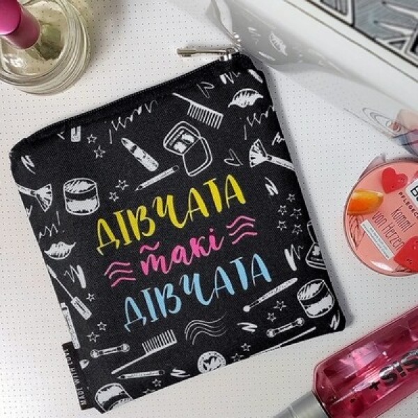 Косметичка квадратная маленькая "Basic Дівчата такі дівчата" Present косметичка квадратная с ярким принтом
Косметичка квадратная маленькая "Basic Дівчата такі дівчата" Present косметичка квадратная с ярким принтом