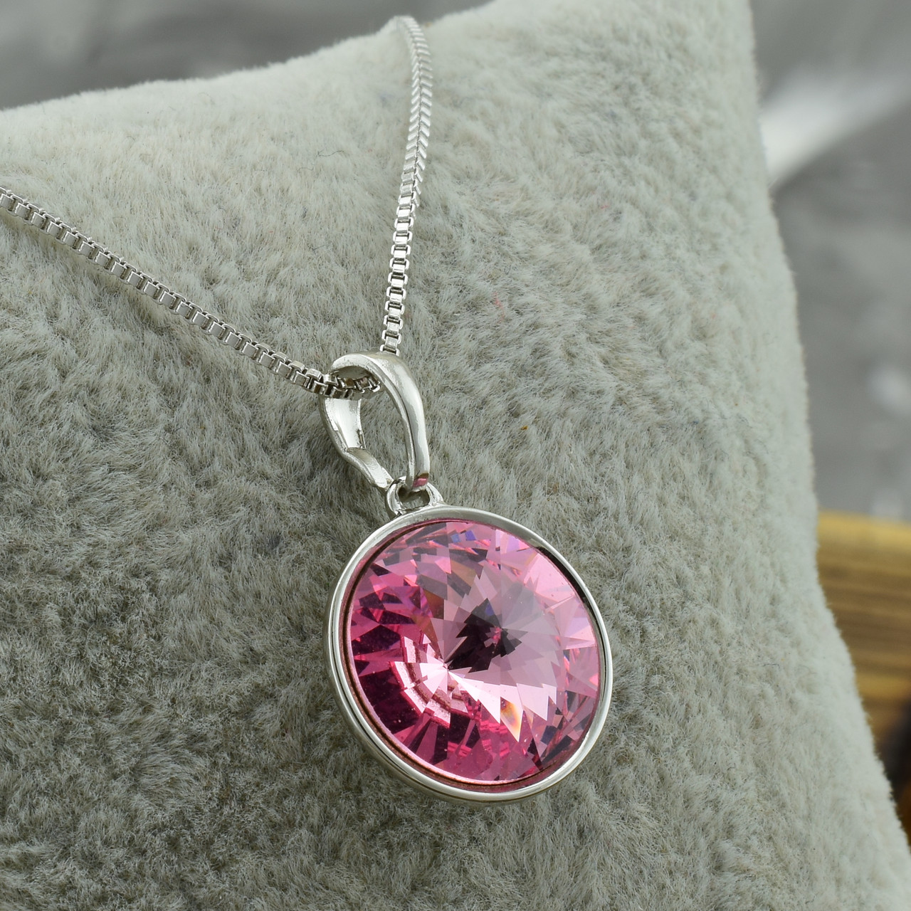 Колье Xuping с кристаллами Swarovski 87103 размеры 40 + 6х0.1 см кулон 20х14 мм светло-розовый позолота Белое золото
Колье Xuping с кристаллами Swarovski 87103 размеры 40 + 6х0.1 см кулон 20х14 мм светло-розовый позолота Белое золото