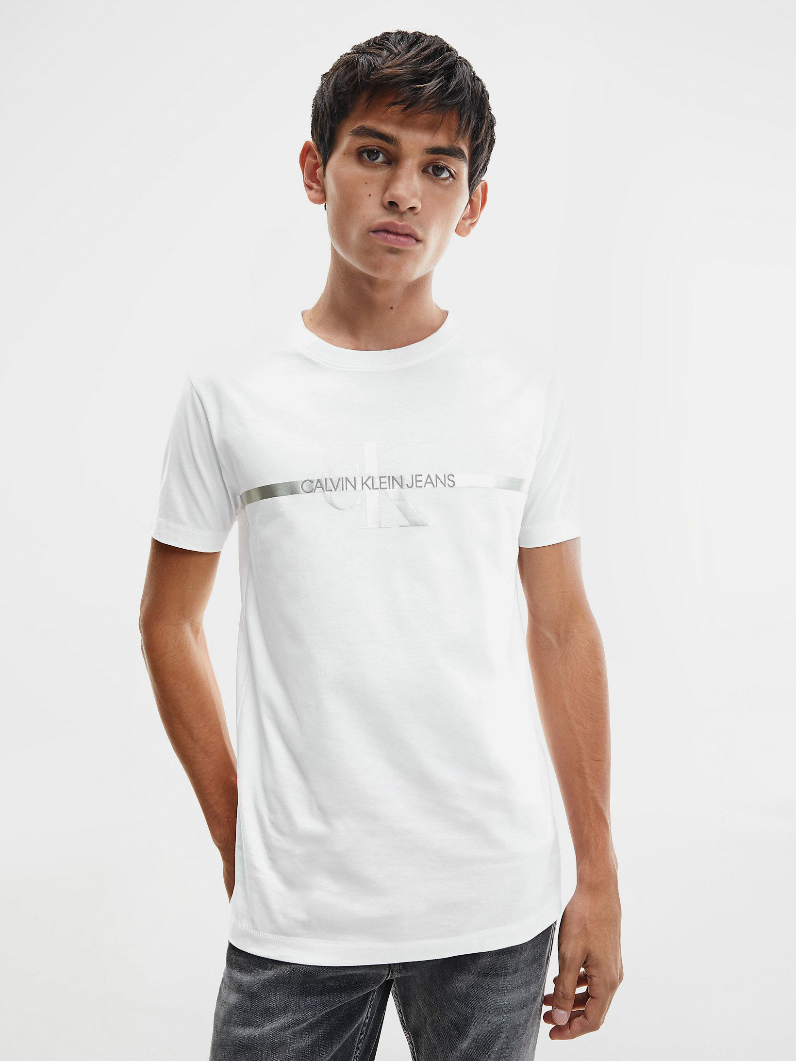 Футболка Calvin Klein Jeans Seasonal Gold Monogram Tee J30J317068-YAF S Ck White
Футболка Calvin Klein Jeans Seasonal Gold Monogram Tee J30J317068-YAF S Ck White
