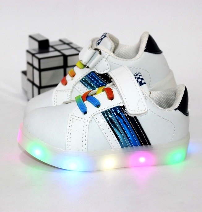 Кроссовки с подсветкой на липучке СВТ 24 14.5см белый
Кроссовки с подсветкой на липучке СВТ 24 14.5см белый
