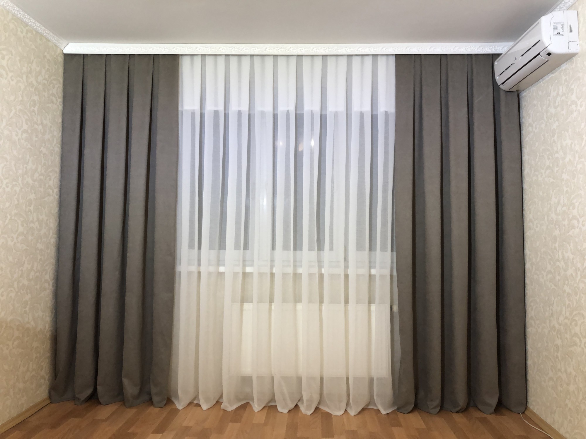 Комплект штор и тюли. Шторы микровелюр мокрый асфальт 150*280 (2шт). Тюль батист белый 400*280 (1шт)
Комплект штор и тюли. Шторы микровелюр мокрый асфальт 150*280 (2шт). Тюль батист белый 400*280 (1шт)