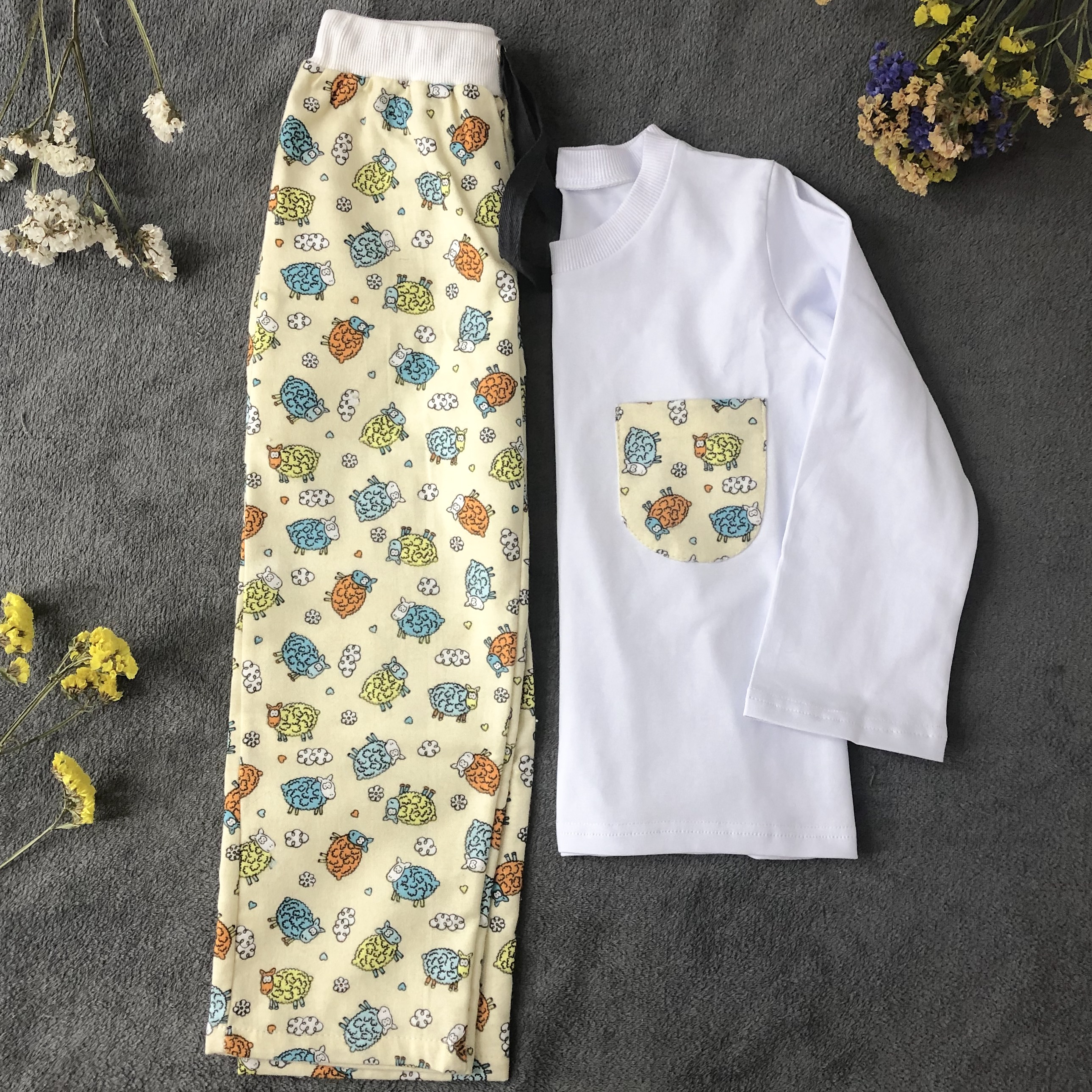 Фланелевая пижама (кофта+брюки) Pijama po fanu M бежевая с овечками 111163
Фланелевая пижама (кофта+брюки) Pijama po fanu M бежевая с овечками 111163
