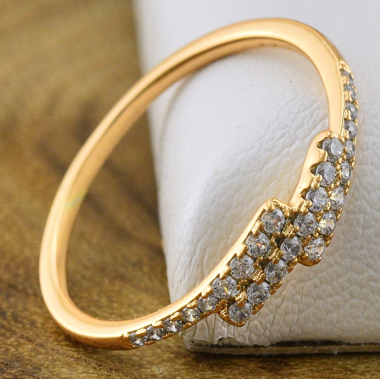 Кольцо Xuping 30561 ширина 5 мм белые фианиты позолота 18К17
Кольцо Xuping 30561 ширина 5 мм белые фианиты позолота 18К17