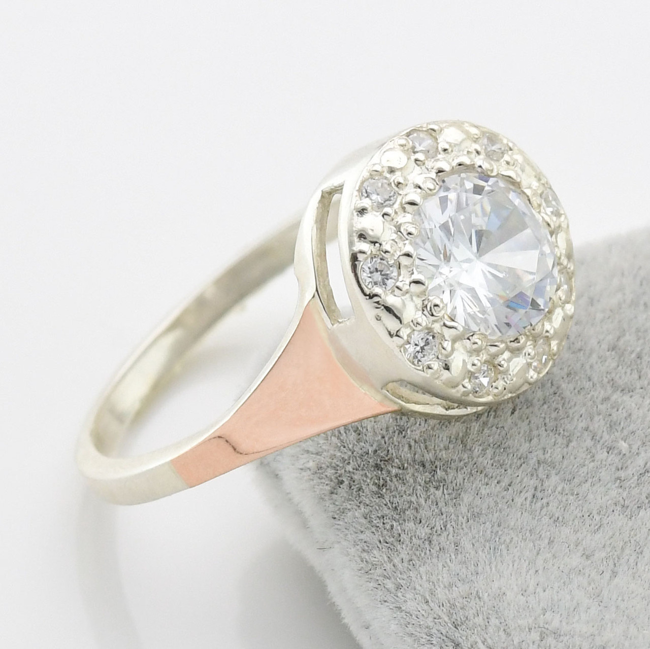 Серебряное кольцо с золотом Олеся вставка белые фианиты 19 
Серебряное кольцо с золотом Олеся вставка белые фианиты 19