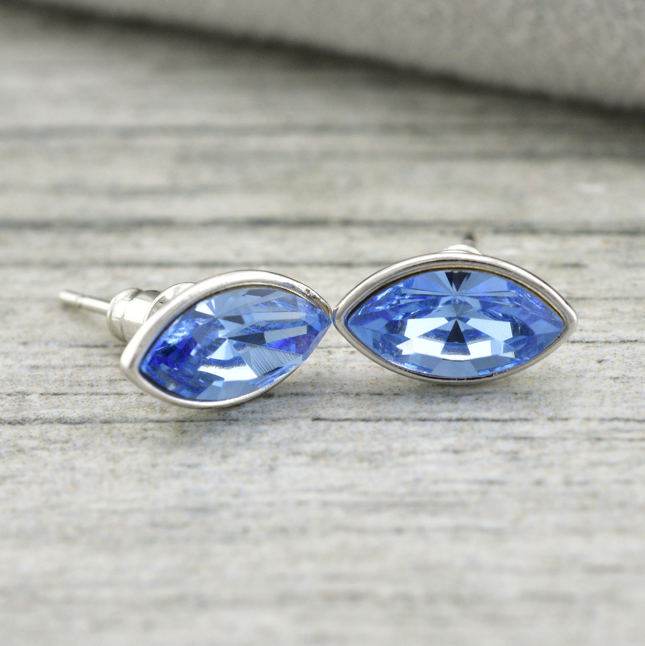 Серьги Xuping с кристаллами Swarovski 83094 размер 11х6 мм цвет синий позолота Белое Золото
Серьги Xuping с кристаллами Swarovski 83094 размер 11х6 мм цвет синий позолота Белое Золото
