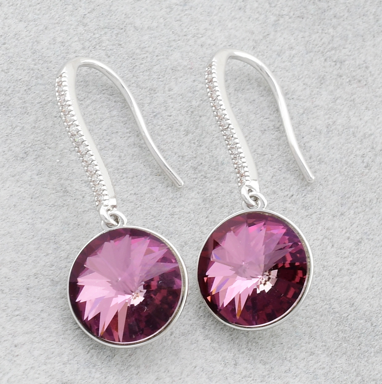 Серьги Xuping с кристаллами Swarovski 83140 размер 30х13 мм цвет светло-розовый позолота Белое Золото
Серьги Xuping с кристаллами Swarovski 83140 размер 30х13 мм цвет светло-розовый позолота Белое Золото