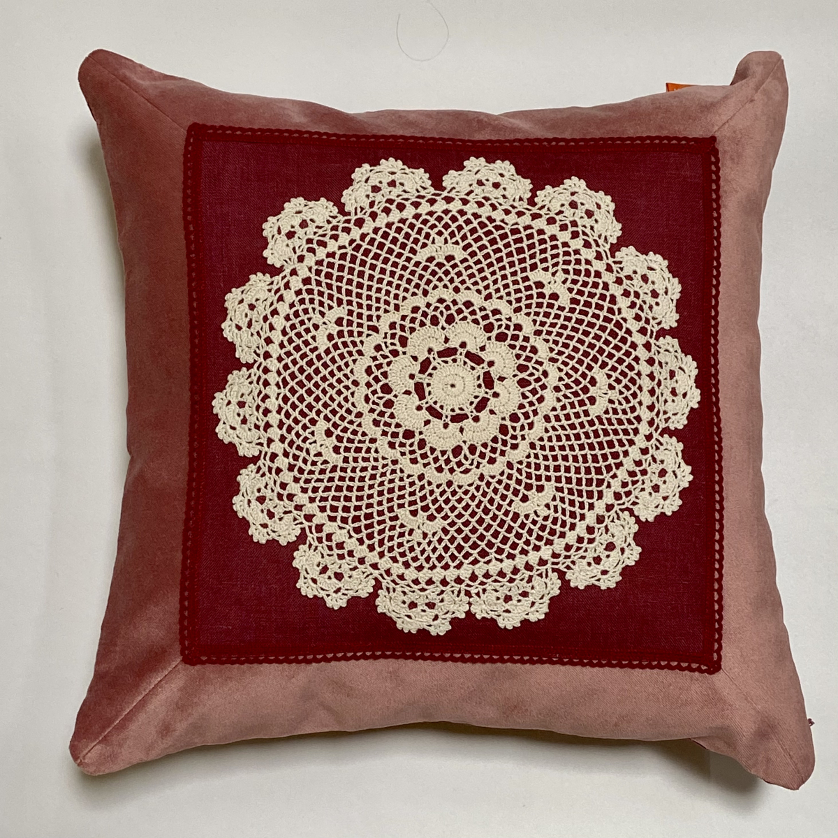 Подушка Kaanni Нежное прикосновение.Кружево в розовом бархате.40х40 см 40x40 Бордовый
Подушка Kaanni Нежное прикосновение.Кружево в розовом бархате.40х40 см 40x40 Бордовый