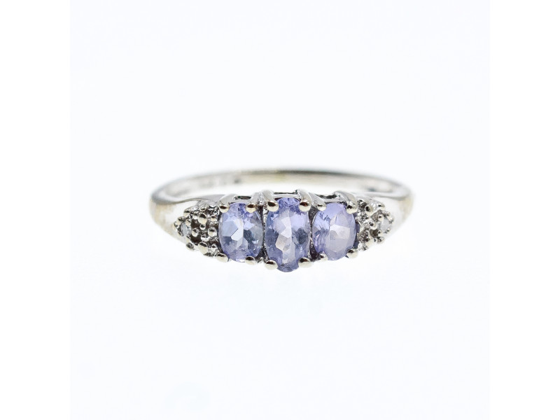 Золотое кольцо 10К (417 проба) с Танзанитом и бриллиантами Sky Jewelry 000966
Золотое кольцо 10К (417 проба) с Танзанитом и бриллиантами Sky Jewelry 000966