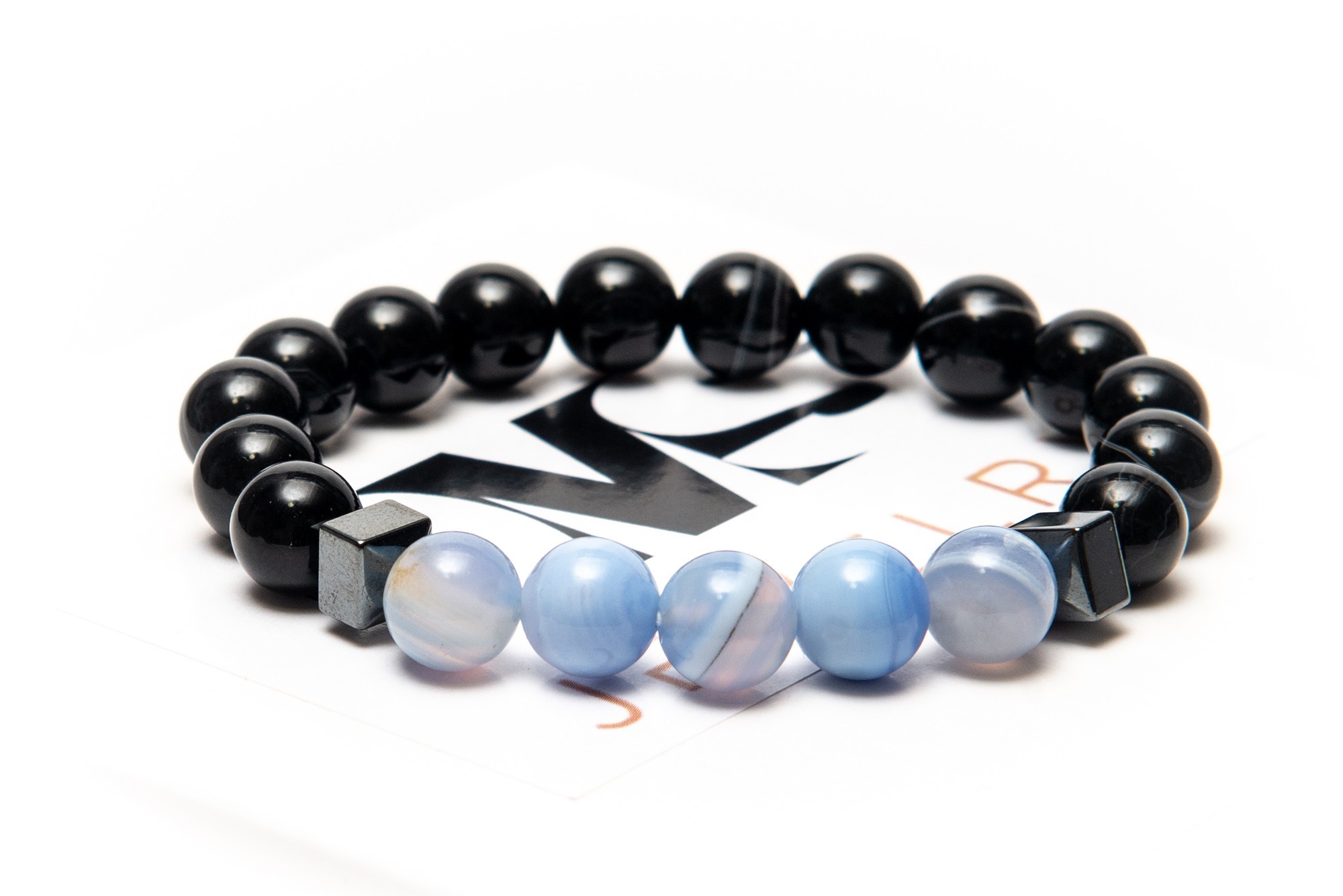 Браслет DMS Jewelry мужской и женский из натуральных камней Ø 8мм: глазковый черный и голубой агат, гематит (синт.) POWER OF AGATE BLUE AND BLACK
Браслет DMS Jewelry мужской и женский из натуральных камней Ø 8мм: глазковый черный и голубой агат, гематит (синт.) POWER OF AGATE BLUE AND BLACK