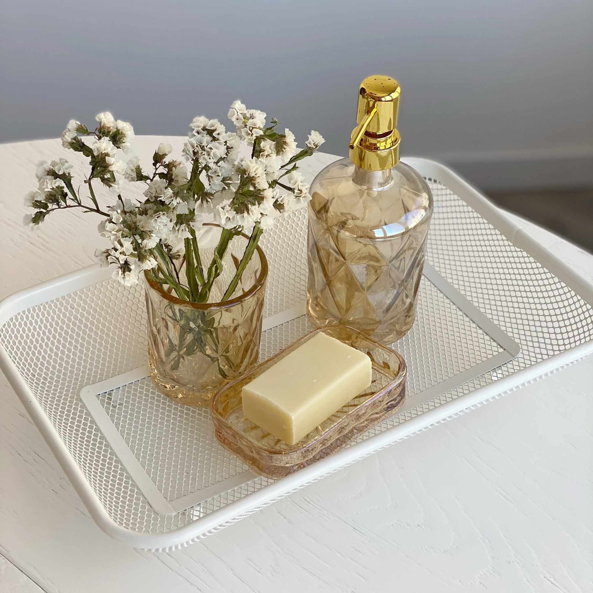 Набор для ванной SoulDecor стеклянный на три предмета Большие грани золотой
Набор для ванной SoulDecor стеклянный на три предмета Большие грани золотой