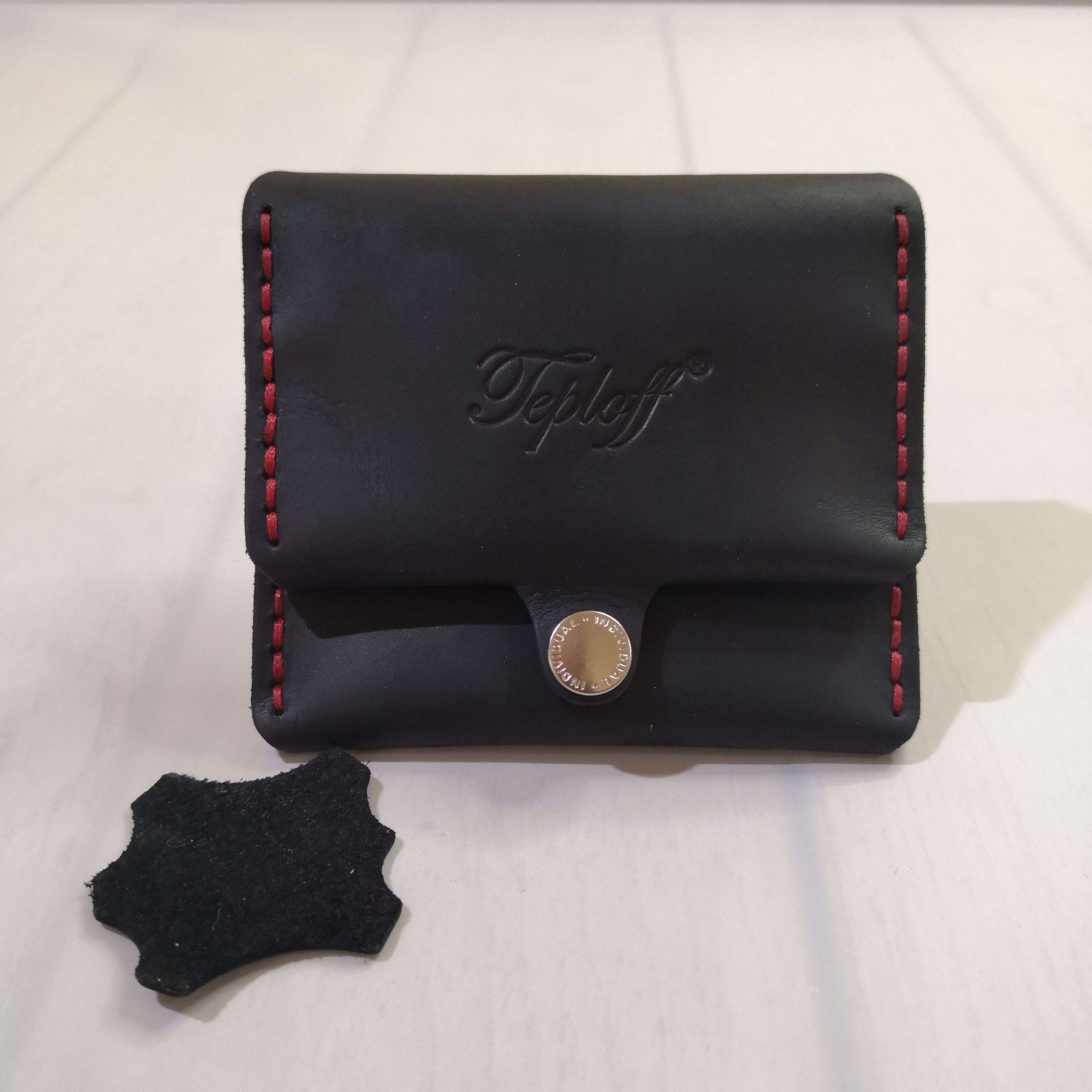 Мужской кошелек Teploff, натуральная кожа, Ergo, ручная работа - черный прошитый красной нитью
Мужской кошелек Teploff, натуральная кожа, Ergo, ручная работа - черный прошитый красной нитью