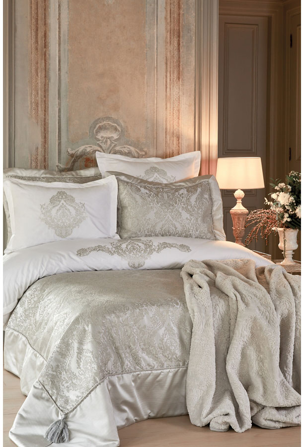 Комплект постельного белья Karaca Home Eldora Silver 200х220 + Плед 200х240 (svt-2000022238656)
Комплект постельного белья Karaca Home Eldora Silver 200х220 + Плед 200х240 (svt-2000022238656)