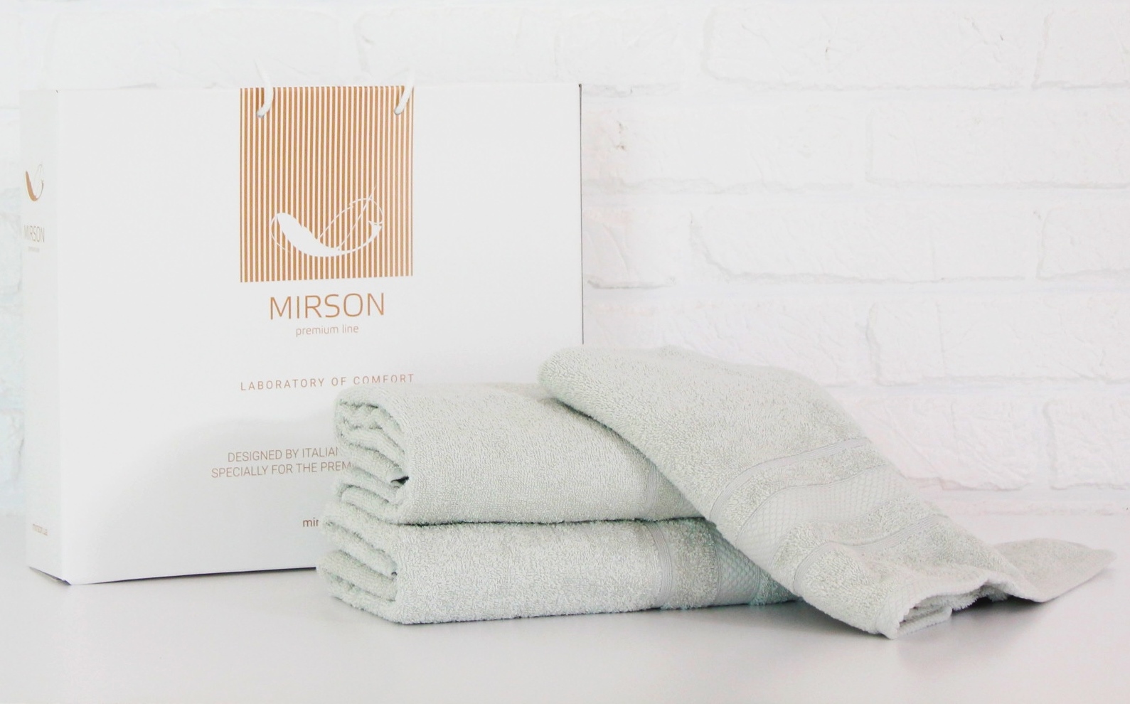 Набор полотенец MirSon 5078 Elite SoftNes Menthol 50x90 см + 70x140 см + 100x150 см - 3 шт Ментоловый италия, махра
Набор полотенец MirSon 5078 Elite SoftNes Menthol 50x90 см + 70x140 см + 100x150 см - 3 шт Ментоловый италия, махра