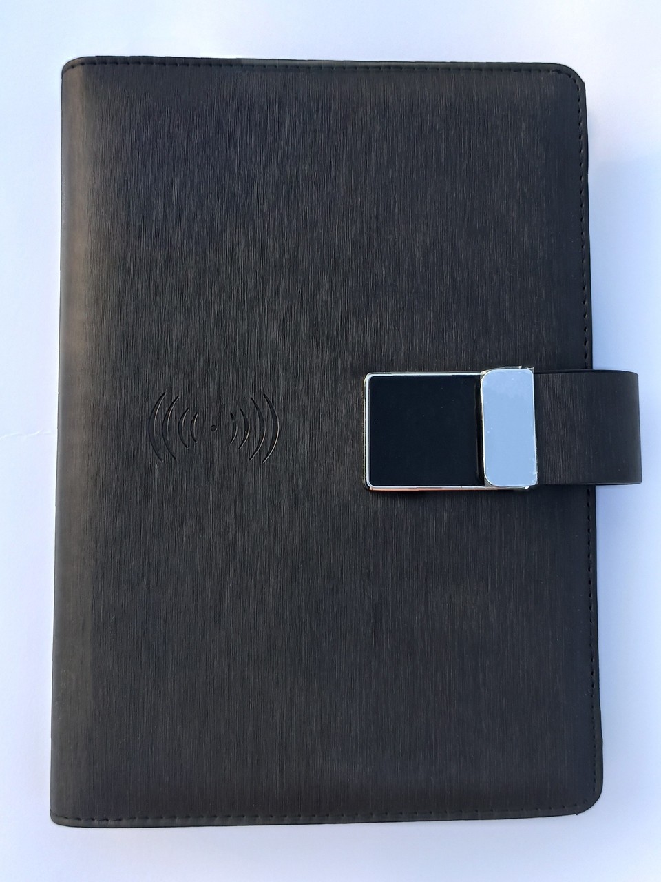 Ежедневник Business Powerbank с цифровым замком + беспроводной зарядкой и USB флешкой
Ежедневник Business Powerbank с цифровым замком + беспроводной зарядкой и USB флешкой