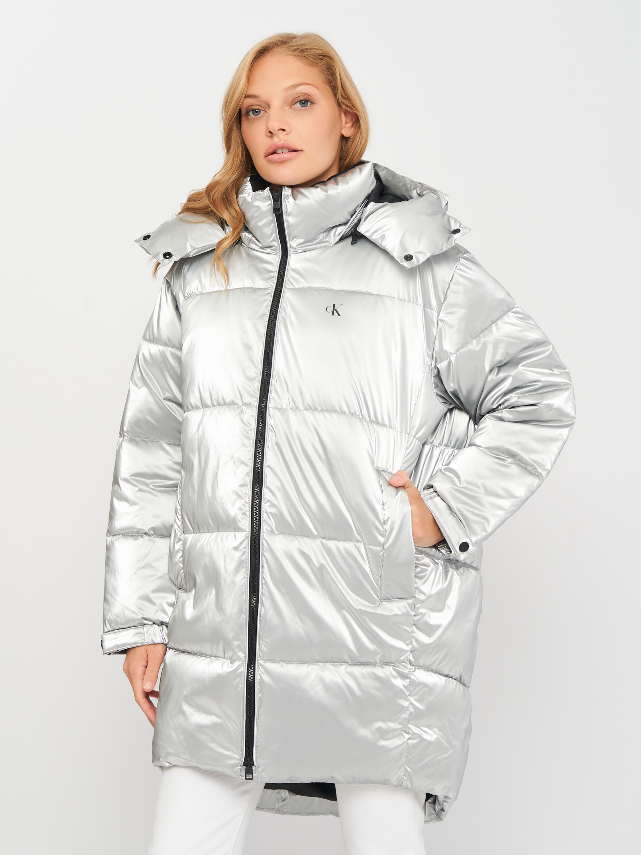 Пуховик Calvin Klein Jeans Cocoon Oversized Silver Jacket J20J216872-0IM L Silver
Пуховик Calvin Klein Jeans Cocoon Oversized Silver Jacket J20J216872-0IM L Silver