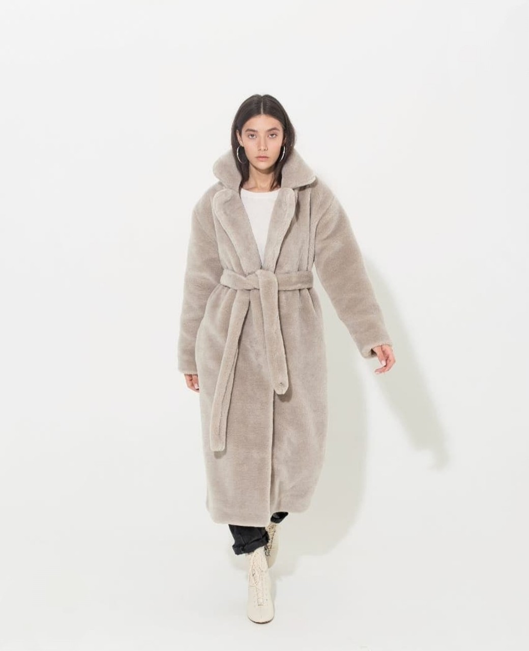 Шуба с овечьей шерсти Sheep brand Carmen 115см размер S с воротником, серый
Шуба с овечьей шерсти Sheep brand Carmen 115см размер S с воротником, серый