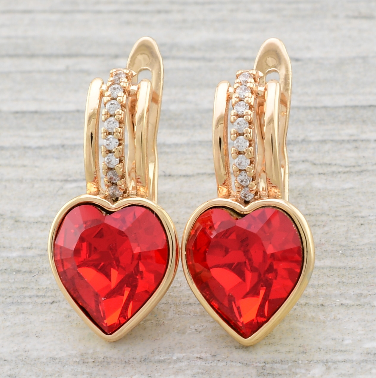 Серьги Xuping с кристаллами Swarovski 83132 размер 16х10 мм цвет красный вес 2.5 г позолота 18К
Серьги Xuping с кристаллами Swarovski 83132 размер 16х10 мм цвет красный вес 2.5 г позолота 18К