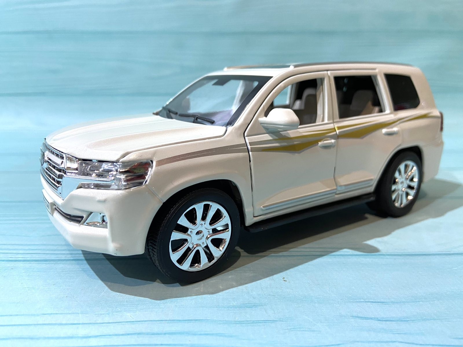 Машинка металлическая TK Union Group Тойота Land Cruiser 1:24 свет звук открываются двери EL 6491 белая
Машинка металлическая TK Union Group Тойота Land Cruiser 1:24 свет звук открываются двери EL 6491 белая