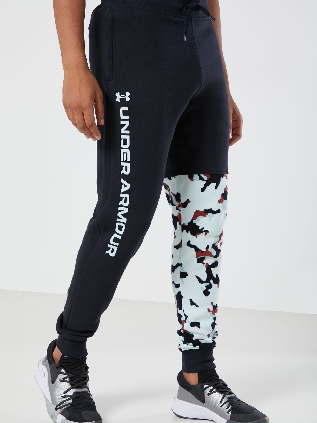 Спортивные штаны Under Armour UA Rival Fleece Camo Joggers 1357127-001 2XL Черные
Спортивные штаны Under Armour UA Rival Fleece Camo Joggers 1357127-001 2XL Черные