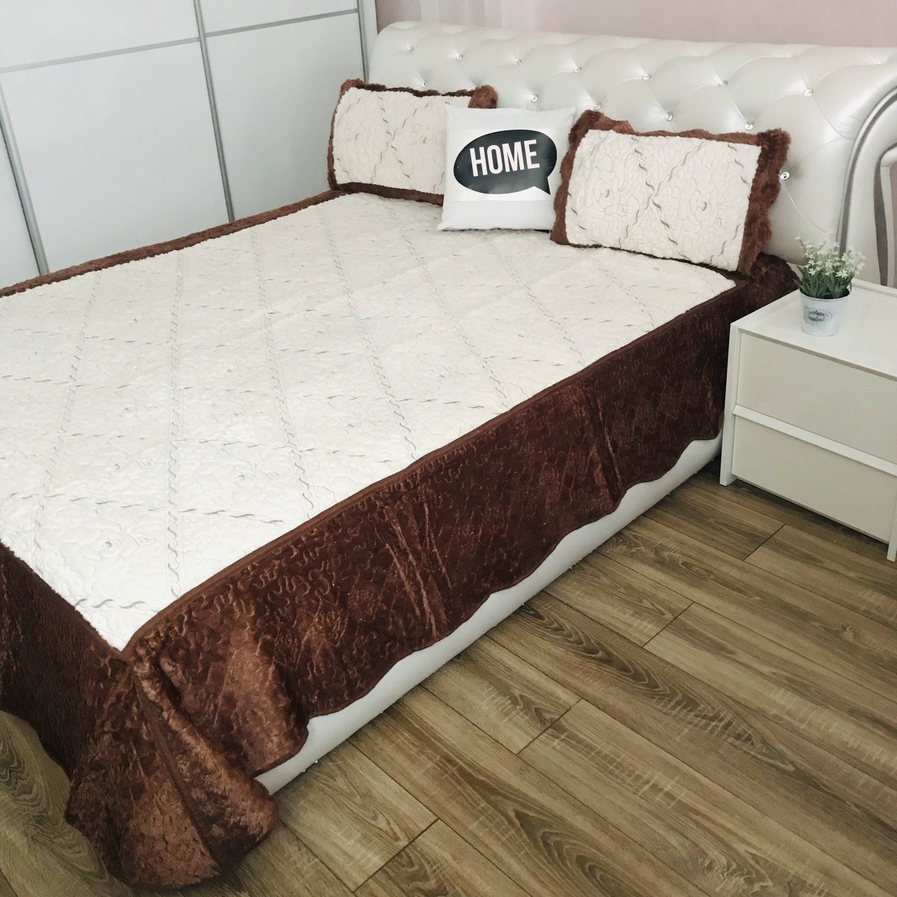 Стёганное меховое покрывало на диван ALBO 220x240 cm + наволочки 50x70 cm (2 шт) Шоколадное (P-E3-2)
Стёганное меховое покрывало на диван ALBO 220x240 cm + наволочки 50x70 cm (2 шт) Шоколадное (P-E3-2)